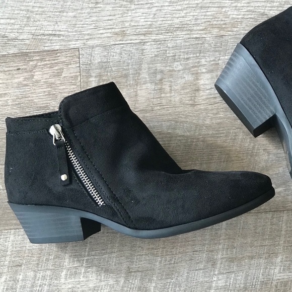 Black Basic Comfortable Low Heel Zipper Bootie - Picture 3 of 8
